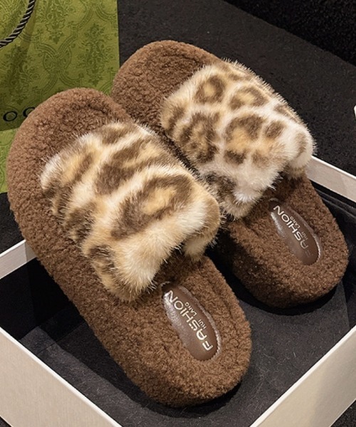 Ritzy(リッツィー)の「モコモコ ヒョウ柄フリース厚底サンダル(サンダル・レディース・ベージュ/チャコール/モカ・24/25/24.5/23.5/23)」の9枚目の写真