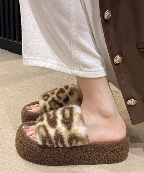 Ritzy(リッツィー)の「モコモコ ヒョウ柄フリース厚底サンダル(サンダル・レディース・ベージュ/チャコール/モカ・24/25/24.5/23.5/23)」の12枚目の写真