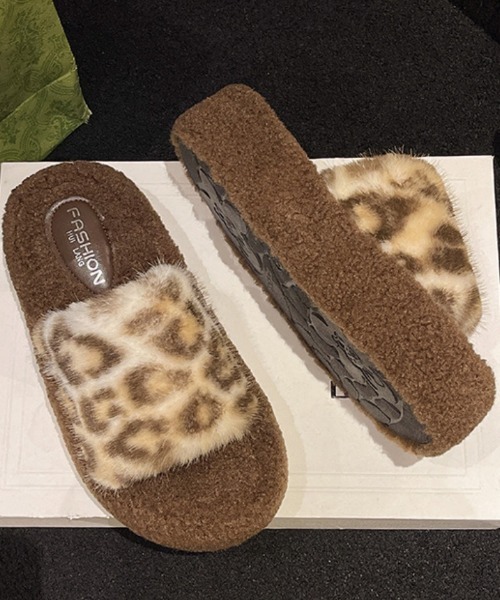 Ritzy(リッツィー)の「モコモコ ヒョウ柄フリース厚底サンダル(サンダル・レディース・ベージュ/チャコール/モカ・24/25/24.5/23.5/23)」の15枚目の写真