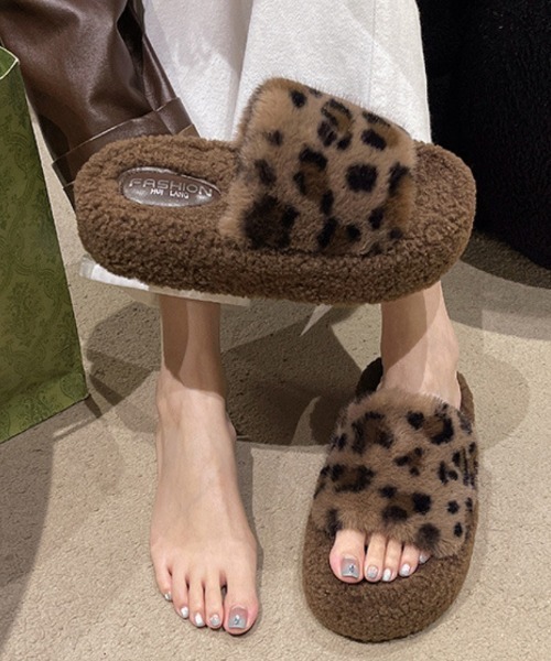 Ritzy(リッツィー)の「モコモコ ヒョウ柄フリース厚底サンダル(サンダル・レディース・ベージュ/チャコール/モカ・24/25/24.5/23.5/23)」の13枚目の写真
