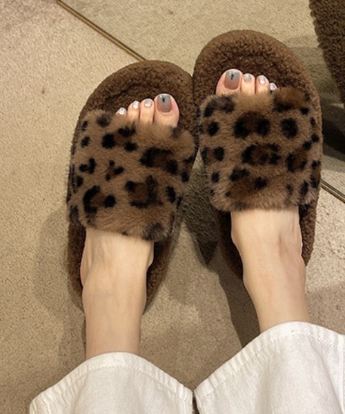 Ritzy(リッツィー)の「モコモコ ヒョウ柄フリース厚底サンダル(サンダル・レディース・ベージュ/チャコール/モカ・24/25/24.5/23.5/23)」の16枚目の写真