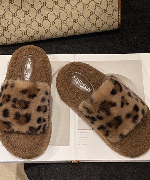 Ritzy(リッツィー)の「モコモコ ヒョウ柄フリース厚底サンダル(サンダル・レディース・ベージュ/チャコール/モカ・24/25/24.5/23.5/23)」の21枚目の写真