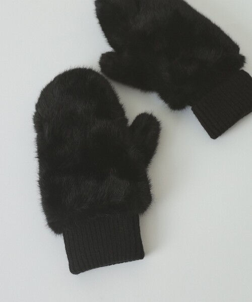 Ray BEAMS(レイビームス)の「【別注】CONTROL FREAK / フェイク ファー ミトン(手袋・レディース・ピンク/オフホワイト/ブラック・ONE SIZE)」の2枚目の写真