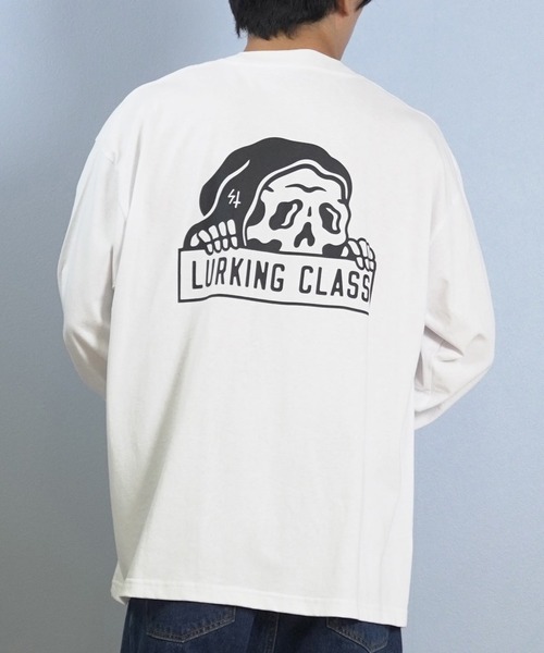 LURKING CLASS(ラーキングクラス)の「LURKING CLASS/ラーキングクラス 長袖 Tシャツ ロンT バックプリント オーバーサイズ LURKER L/S TEE ST25FTM02(Tシャツ/カットソー・メンズ・ホワイト/ブラック・M/L/XL)」の1枚目の写真