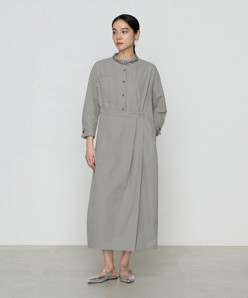 Gabardine K.T（ギャバジンケーティー）の「ストレッチタフタ シャツドレス（ワンピース・レディース・ネイビー/チャコール・9号）」の3枚目の写真