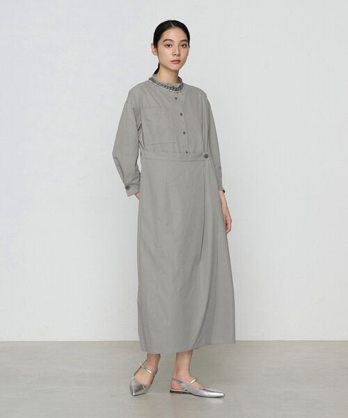 Gabardine K.T（ギャバジンケーティー）の「ストレッチタフタ シャツドレス（ワンピース・レディース・ネイビー/チャコール・9号）」の4枚目の写真
