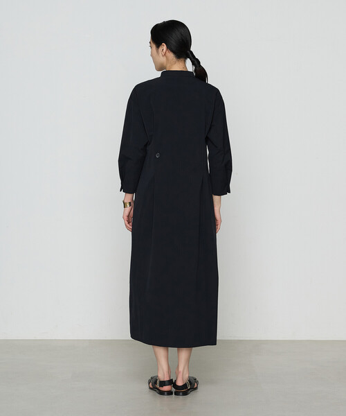 Gabardine K.T（ギャバジンケーティー）の「ストレッチタフタ シャツドレス（ワンピース・レディース・ネイビー/チャコール・9号）」の15枚目の写真