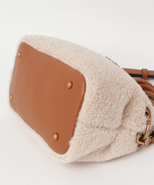 Guess（ゲス）の「SHAIDA Top Handle Crossbody ショルダーバッグ