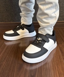 SHISKY（シスキー）の「キッズ　スニーカー　ローカット　ベルクロ　シューズ（スニーカー）」