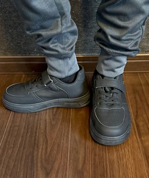 SHISKY（シスキー）の「キッズ　スニーカー　ローカット　ベルクロ　シューズ（スニーカー）」