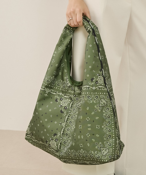 LeSportsac（レスポートサック）の「LG MARCHE BAG エヴァーグリーンバンダナ（トートバッグ・レディース・グリーン・FREE）」の2枚目の写真