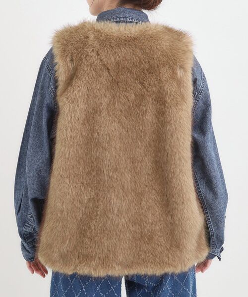 Cutie Blonde（キューティーブロンド）の「ふわふわフェイクファーベスト（ベスト・レディース・オフホワイト/キャメル/ブラウン系その他・00）」の14枚目の写真
