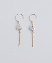 【kare】【両耳用】ゴールド 華奢 ツイスト パール バーピアス