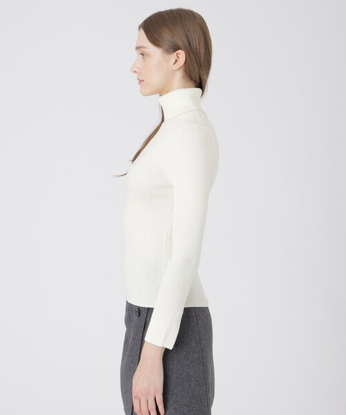 BLUE LABEL CRESTBRIDGE（ブルーレーベルクレストブリッジ）の「【ウォッシャブル】ウォッシャブルウールタートルネックプルオーバー（ニット/セーター・レディース・ブラック/オフホワイト/レッド系その他・38）」の5枚目の写真