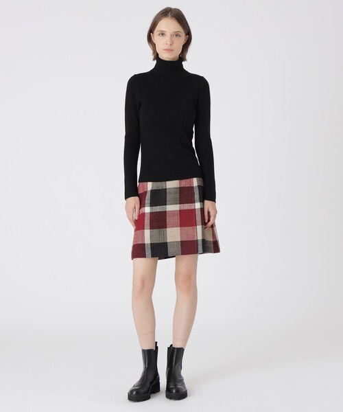 BLUE LABEL CRESTBRIDGE（ブルーレーベルクレストブリッジ）の「【ウォッシャブル】ウォッシャブルウールタートルネックプルオーバー（ニット/セーター・レディース・ブラック/オフホワイト/レッド系その他・38）」の9枚目の写真