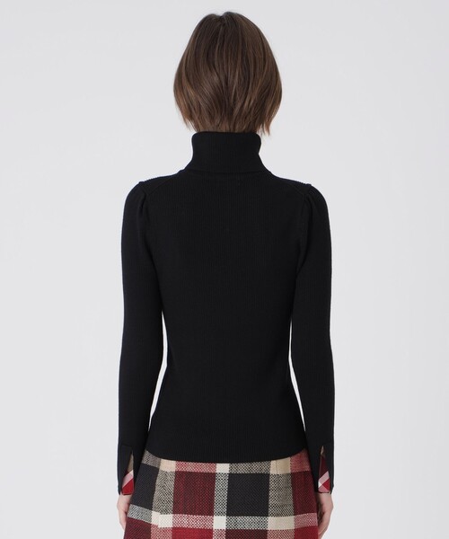 BLUE LABEL CRESTBRIDGE（ブルーレーベルクレストブリッジ）の「【ウォッシャブル】ウォッシャブルウールタートルネックプルオーバー（ニット/セーター・レディース・ブラック/オフホワイト/レッド系その他・38）」の11枚目の写真