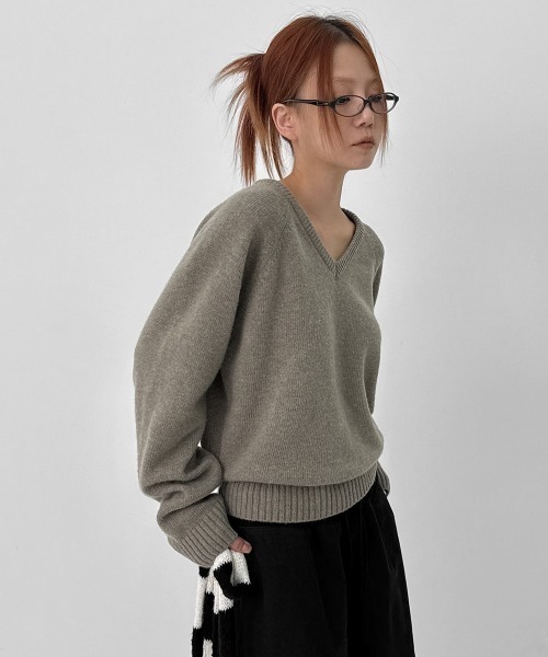 BLACKUP（ブラックアップ）の「[MADE] ステンヌルーズフィットVネックウール混ニット（ニット/セーター・レディース・チャコール/グレイッシュベージュ/カーキ・FREE）」の3枚目の写真