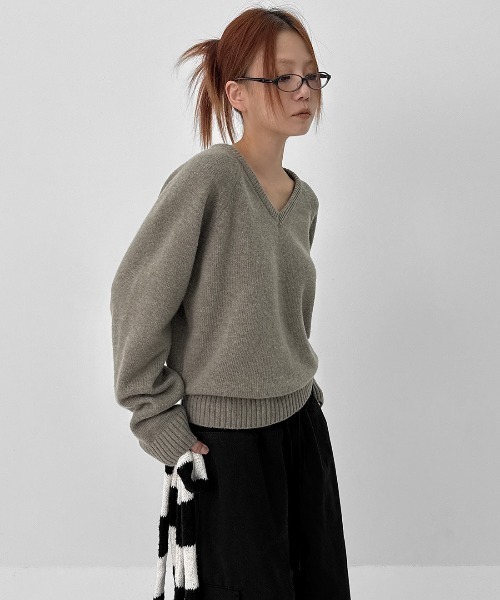 BLACKUP（ブラックアップ）の「[MADE] ステンヌルーズフィットVネックウール混ニット（ニット/セーター・レディース・チャコール/グレイッシュベージュ/カーキ・FREE）」の5枚目の写真