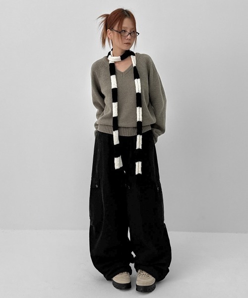 BLACKUP（ブラックアップ）の「[MADE] ステンヌルーズフィットVネックウール混ニット（ニット/セーター・レディース・チャコール/グレイッシュベージュ/カーキ・FREE）」の8枚目の写真