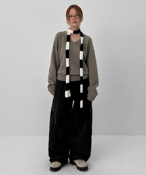 BLACKUP（ブラックアップ）の「[MADE] ステンヌルーズフィットVネックウール混ニット（ニット/セーター・レディース・チャコール/グレイッシュベージュ/カーキ・FREE）」の6枚目の写真