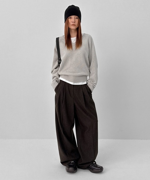 BLACKUP（ブラックアップ）の「[MADE] ステンヌルーズフィットVネックウール混ニット（ニット/セーター・レディース・チャコール/グレイッシュベージュ/カーキ・FREE）」の22枚目の写真