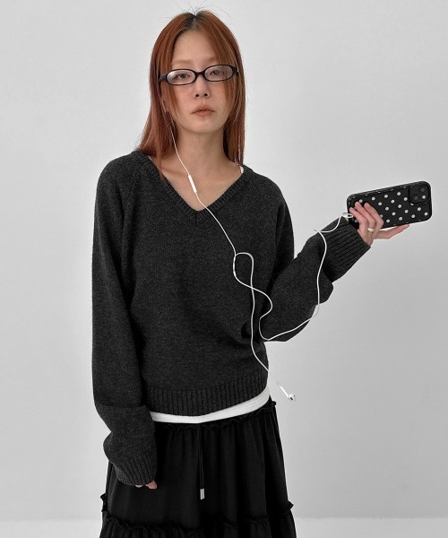 BLACKUP（ブラックアップ）の「[MADE] ステンヌルーズフィットVネックウール混ニット（ニット/セーター・レディース・チャコール/グレイッシュベージュ/カーキ・FREE）」の13枚目の写真