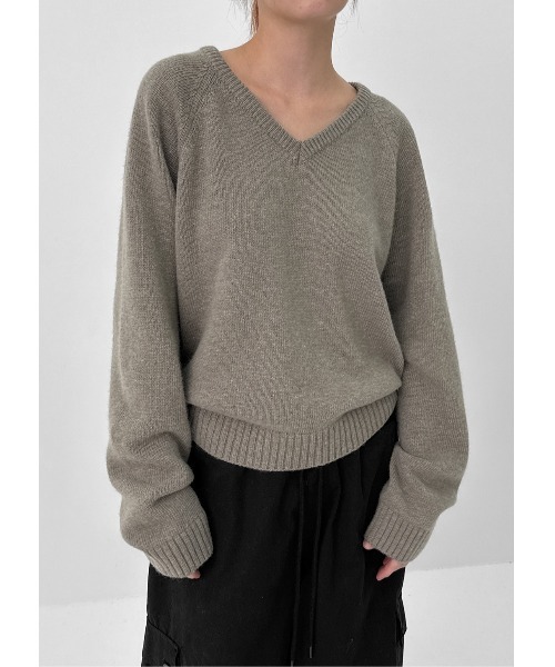 BLACKUP（ブラックアップ）の「[MADE] ステンヌルーズフィットVネックウール混ニット（ニット/セーター・レディース・チャコール/グレイッシュベージュ/カーキ・FREE）」の9枚目の写真