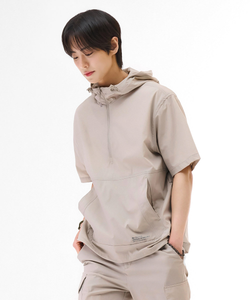 CHASECULT(チェイスカルト)の「共用クールストレッチフード半袖アノラックTシャツ - ベージュ(Tシャツ/カットソー・メンズ・ベージュ・95/90/100/105)」の2枚目の写真