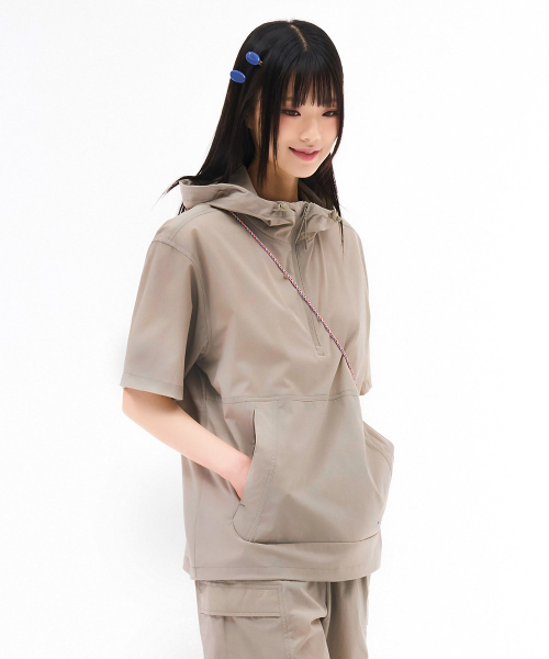 CHASECULT(チェイスカルト)の「共用クールストレッチフード半袖アノラックTシャツ - ベージュ(Tシャツ/カットソー・メンズ・ベージュ・95/90/100/105)」の5枚目の写真
