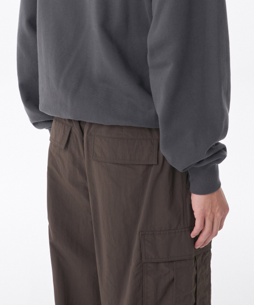 MUSINSA STANDARD（ムシンサスタンダード）の「ナイロンワンタックパラシュートカーゴパンツ[ブラウン]（スウェットパンツ・メンズ・その他・38/42/36/34/32/30/26/28）」の5枚目の写真