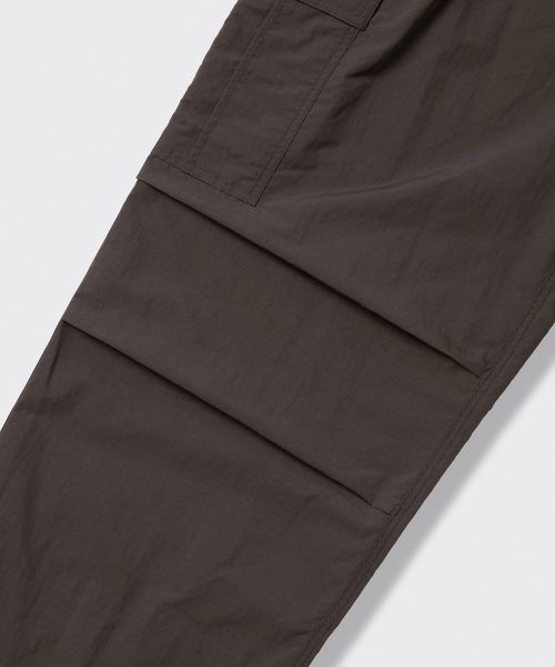 MUSINSA STANDARD（ムシンサスタンダード）の「ナイロンワンタックパラシュートカーゴパンツ[ブラウン]（スウェットパンツ・メンズ・その他・38/42/36/34/32/30/26/28）」の6枚目の写真