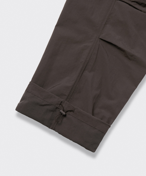 MUSINSA STANDARD（ムシンサスタンダード）の「ナイロンワンタックパラシュートカーゴパンツ[ブラウン]（スウェットパンツ・メンズ・その他・38/42/36/34/32/30/26/28）」の7枚目の写真