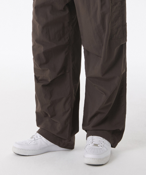 MUSINSA STANDARD（ムシンサスタンダード）の「ナイロンワンタックパラシュートカーゴパンツ[ブラウン]（スウェットパンツ・メンズ・その他・38/42/36/34/32/30/26/28）」の8枚目の写真
