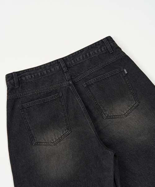 TOFFEE(トフィー)の「カーブドワイドデニムパンツ (ウォッシュドブラック)(デニムパンツ・メンズ・その他・SMALL/MEDIUM/LARGE/X-LARGE)」の4枚目の写真