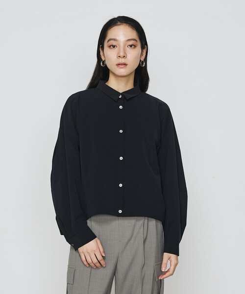 Gabardine K.T（ギャバジンケーティー）の「〔 +サイズ 〕 ストレッチタフタ シャツブルゾン（ブルゾン・レディース・ライトグレー・15号）」の4枚目の写真