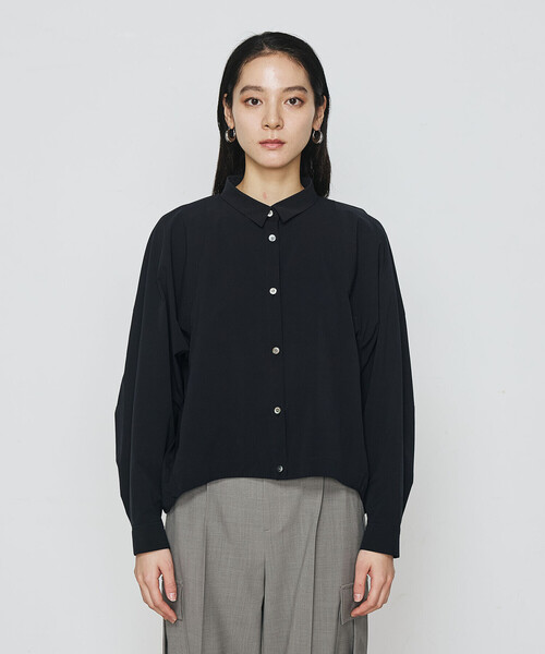 Gabardine K.T（ギャバジンケーティー）の「〔 +サイズ 〕 ストレッチタフタ シャツブルゾン（ブルゾン・レディース・ライトグレー・15号）」の5枚目の写真