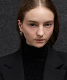 CHARLES & KEITH（チャールズ & キース）の「Annalise アナリーゼ ハギーピアス（ピアス（両耳用））」