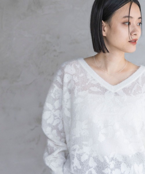 A part by(アパートバイ)の「フラワージャガードシアーニット(ニット/セーター・レディース・オフホワイト/グレー系その他2/ブラック・FREE)」の2枚目の写真