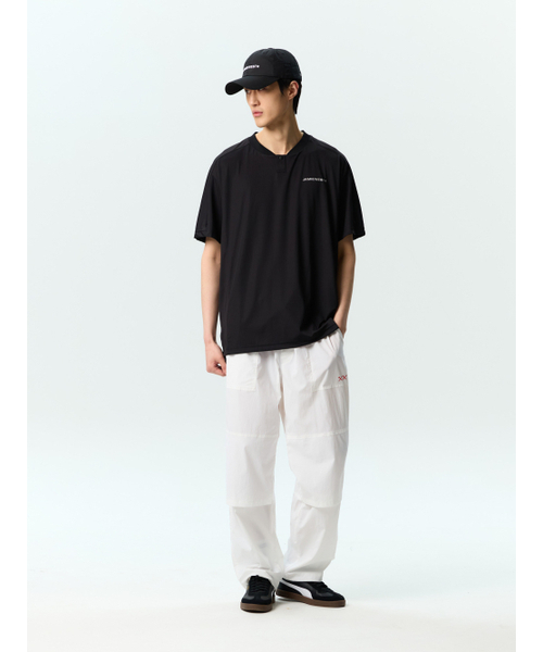 JAMIE WEST(ジェイミーウエスト)の「JWロゴパフォーマンスヘンリーネックカラティシャツ(ブラック)(Tシャツ/カットソー・レディース・その他・MEDIUM/LARGE/X-LARGE)」の2枚目の写真