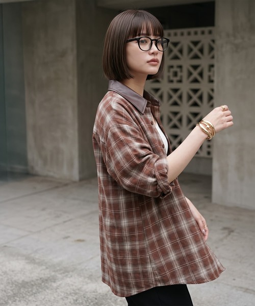 STYLE DELI(スタイルデリ)の「【BLK001】フェイクレザーカラーチェックシャツ(シャツ/ブラウス・レディース・レッド/ブラック・FREE)」の5枚目の写真