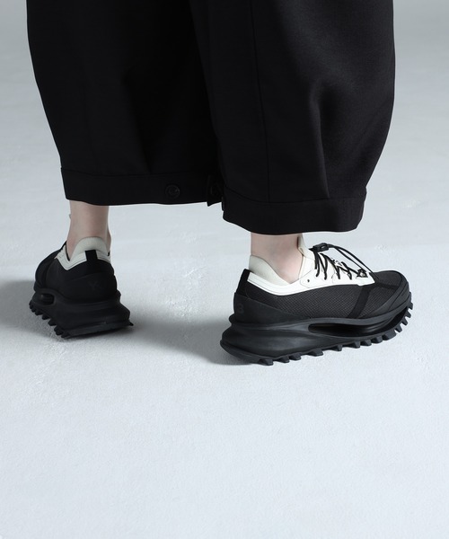 Y-3（ワイスリー）の「Y-3 S-GENDO TRAIL（スニーカー・メンズ・ブラック×ホワイト・22.5cm/23.5cm/25.5cm/26.0cm/26.5cm/27.0cm/27.5cm/28.0cm/28.5cm/24.0cm/24.5cm/23.0cm/29.0cm）」の4枚目の写真