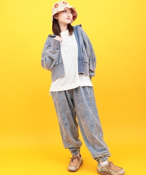 チチカカ（チチカカ）の「Orale! 裏毛ケミカル切替ジップパーカー（パーカー・レディース・ブラック/ブルー・FREE）」の4枚目の写真