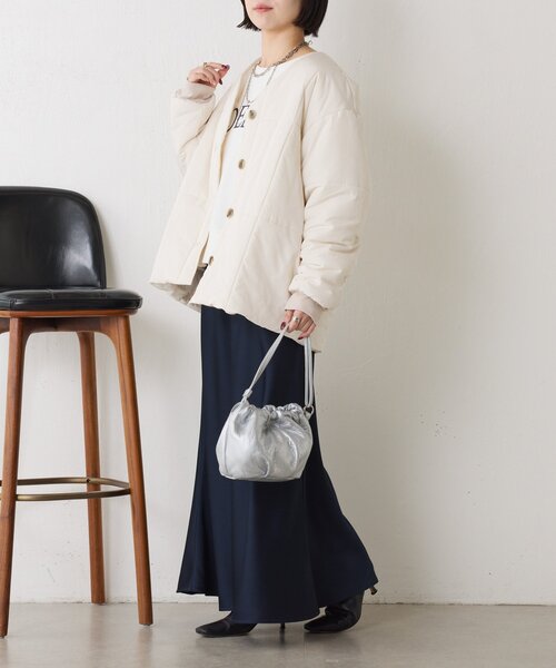 Jena espace merveilleux（ジェナ　エスパスメルヴェイユ）の「【軽量】キルティングラインジャケット（ノーカラージャケット・レディース・アイボリー/ブラウン・FREE）」の5枚目の写真