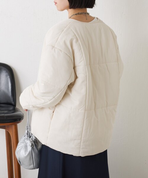Jena espace merveilleux（ジェナ　エスパスメルヴェイユ）の「【軽量】キルティングラインジャケット（ノーカラージャケット・レディース・アイボリー/ブラウン・FREE）」の10枚目の写真