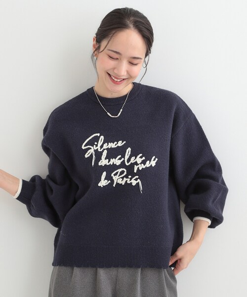 SHOO・LA・RUE(シューラルー)の「【洗濯機可/S-LL】裾スカラップが差がつく コード刺繍ロゴニット(ニット/セーター・レディース・ネイビー系4/グレー系4/アイボリー系4・02/01/04/03)」の4枚目の写真