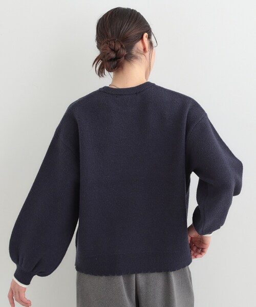 SHOO・LA・RUE(シューラルー)の「【洗濯機可/S-LL】裾スカラップが差がつく コード刺繍ロゴニット(ニット/セーター・レディース・ネイビー系4/グレー系4/アイボリー系4・02/01/04/03)」の5枚目の写真