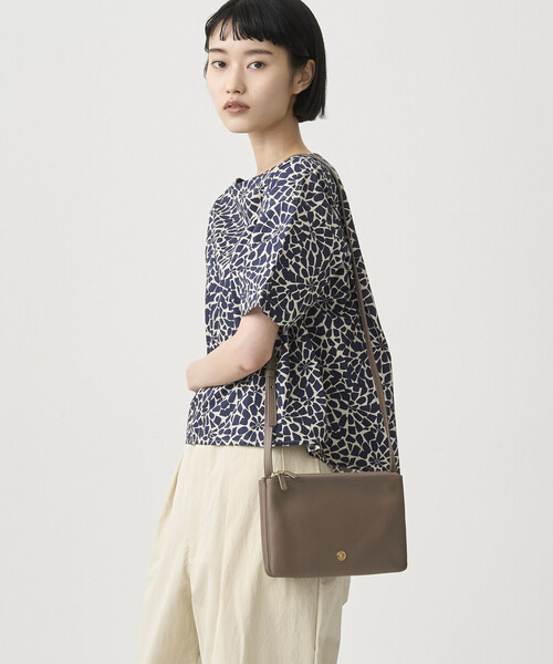 ORCIVAL（オーシバル）の「ORCIVAL | ナッパレザー ジップポーチショルダーバッグ UNISEX（ショルダーバッグ・レディース・ブラウン系その他2/ブラック/レッド・-）」の17枚目の写真