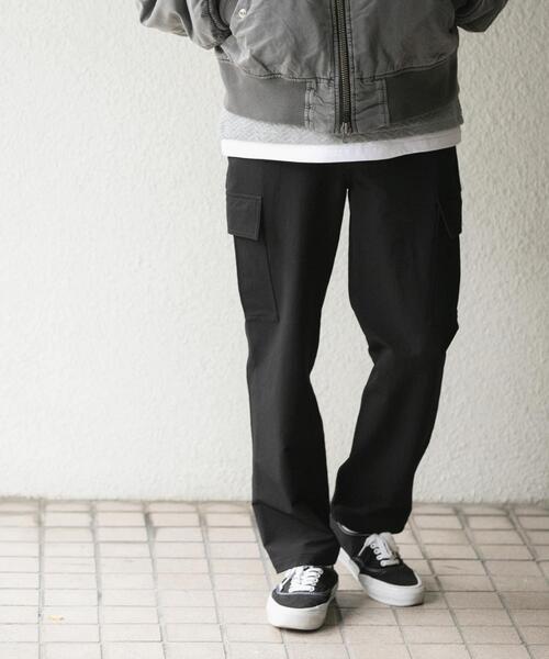 ITEMS URBANRESEARCH（アイテムズ アーバンリサーチ）の「Light & Heat カーゴパンツ（その他パンツ・メンズ・ブラック/チャコールグレー・MEDIUM/LARGE）」の2枚目の写真