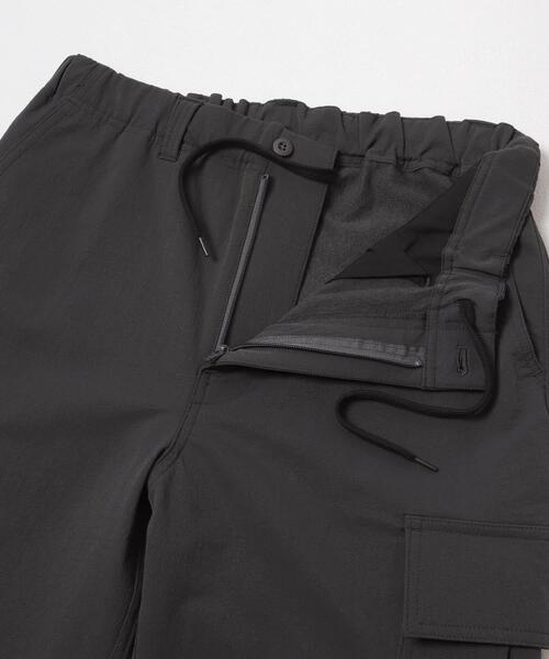 ITEMS URBANRESEARCH（アイテムズ アーバンリサーチ）の「Light & Heat カーゴパンツ（その他パンツ・メンズ・ブラック/チャコールグレー・MEDIUM/LARGE）」の6枚目の写真