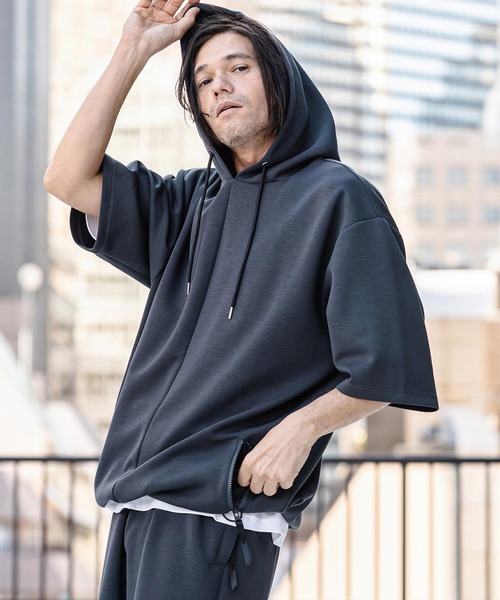 CAMBIO(カンビオ)の「mpa4039-Lyocell Blend Lightweight Cardboard Knit Short Sleeve Zip Parka 半袖パーカー(S65426cmb)(パーカー・メンズ・ブラック/ダークブルー/チャコール/キナリ・S/M/L)」の4枚目の写真